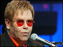 _40374585_elton203.jpg