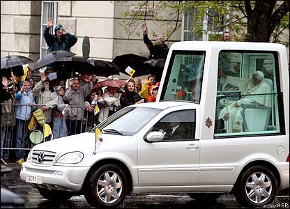 _41691996_popemobile_afp416.jpg